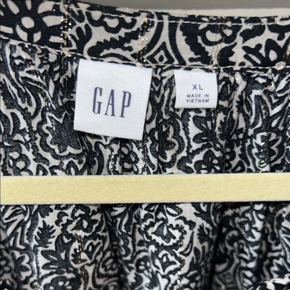 GAP Women's Monochrome Patterned Blouse - Picture 2 of 8